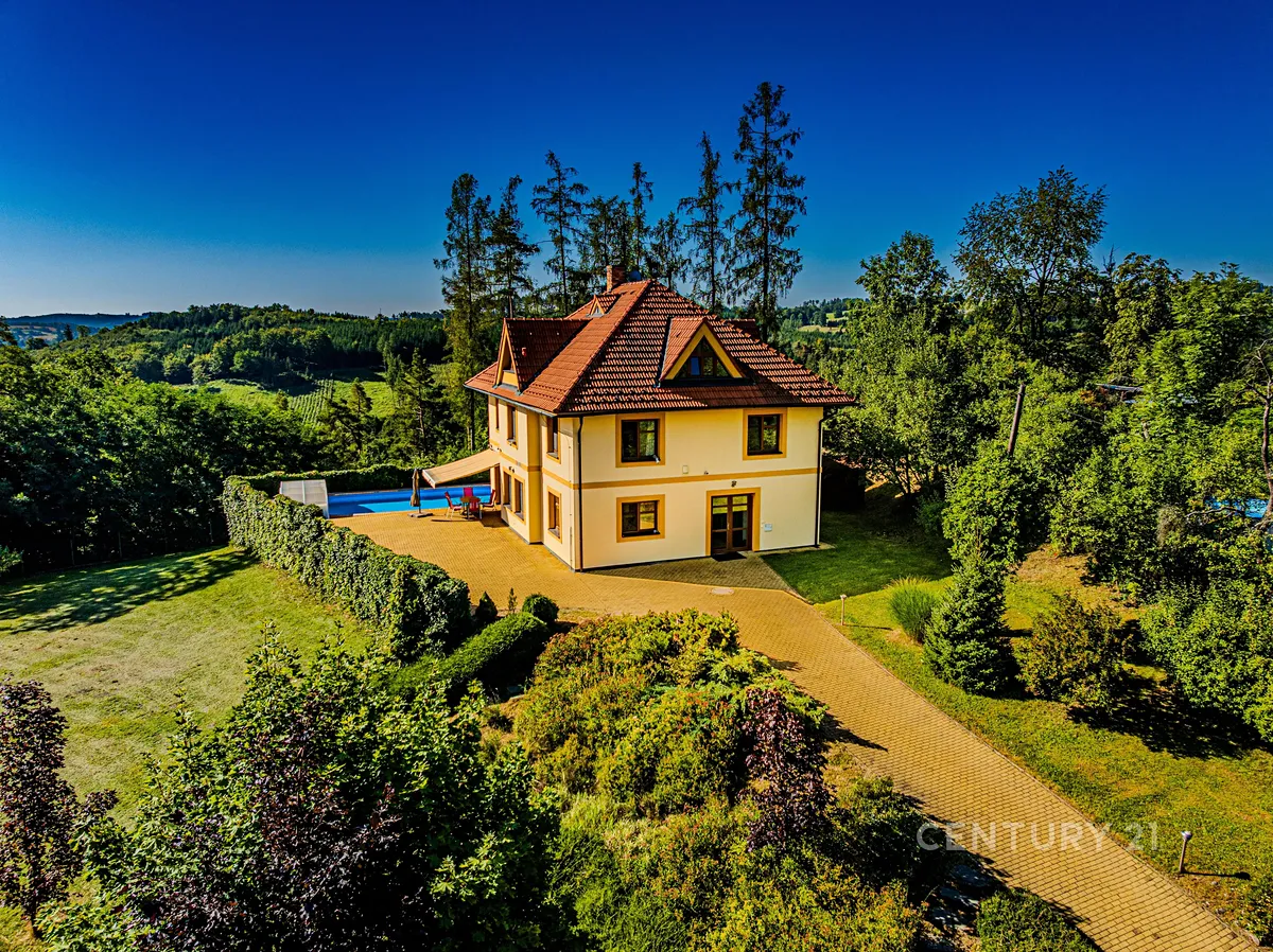 Prodej komerční nemovitosti 327 m²